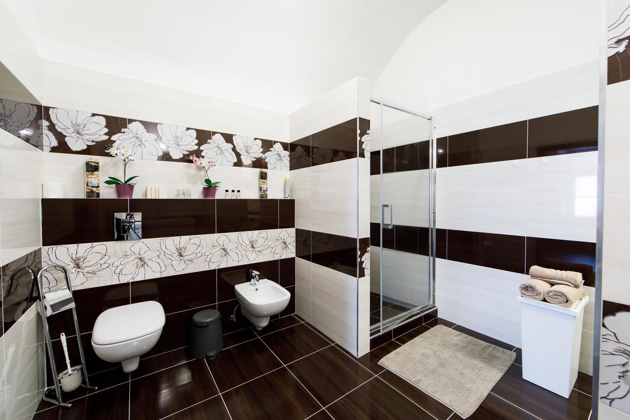 Aplend City Apartments Na Vrsku Bratislava Buitenkant foto