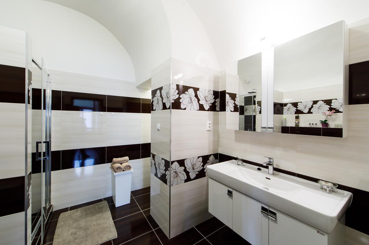 Aplend City Apartments Na Vrsku Bratislava Buitenkant foto
